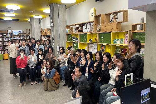 전시 오프닝 단체사진