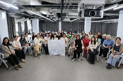 '오월' 여성예술인 집담회 단체사진